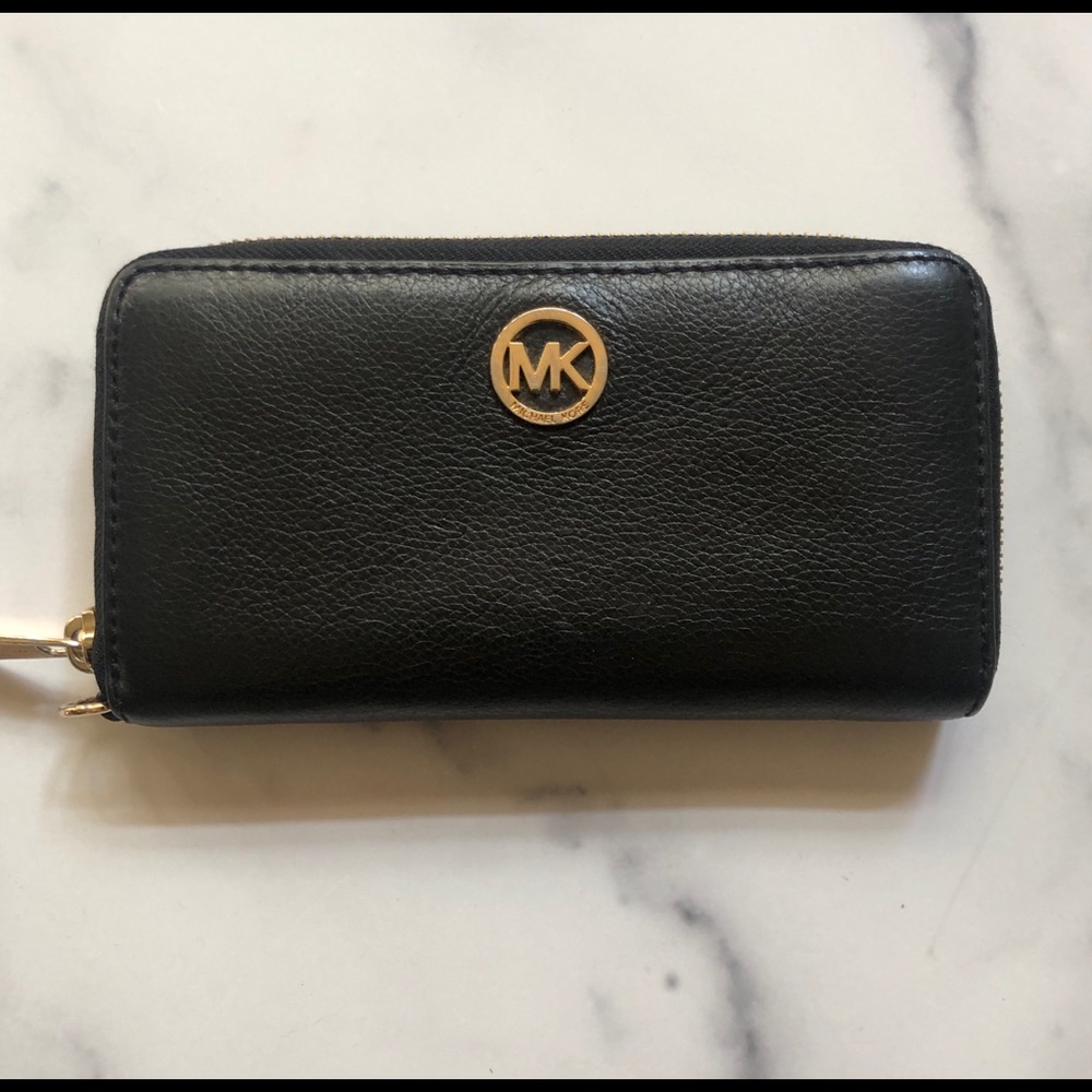Michael Kors Fulton Black Wallet /Clutch Leather Zip Around Close Gold Hardware